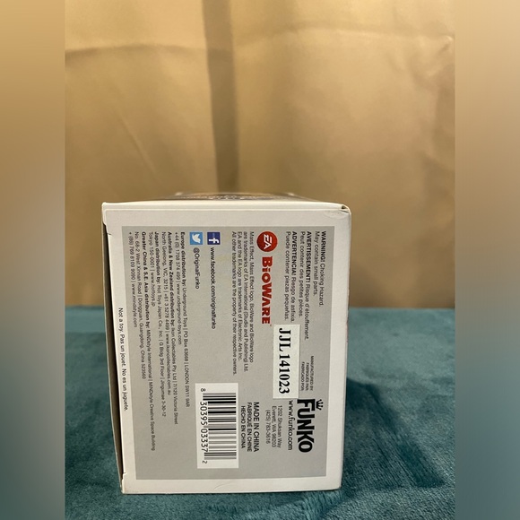 NIB Commander Shepard #09 Mass Effect Rare Vaulted Funko Pop - Picture 9 of 10